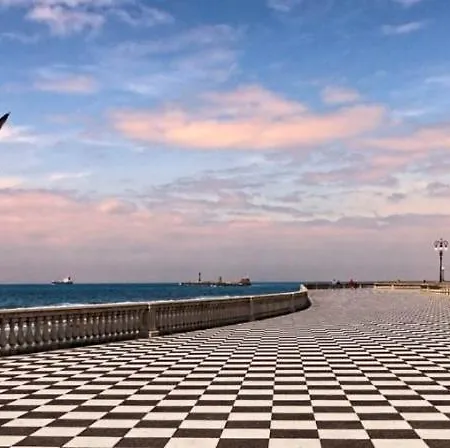 Il Porto Di Ale E Kat Livorno
